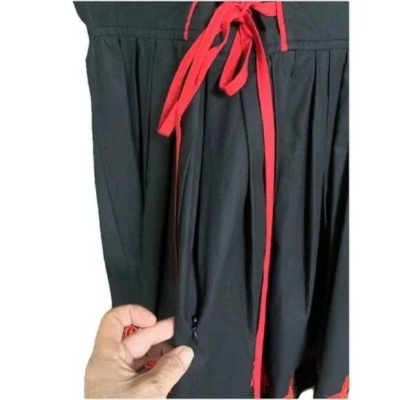 Vintage 1960s 1970s DIRNDL Black Red Floral Embroidered Corset Goth Size 36 - Picture 5 of 9